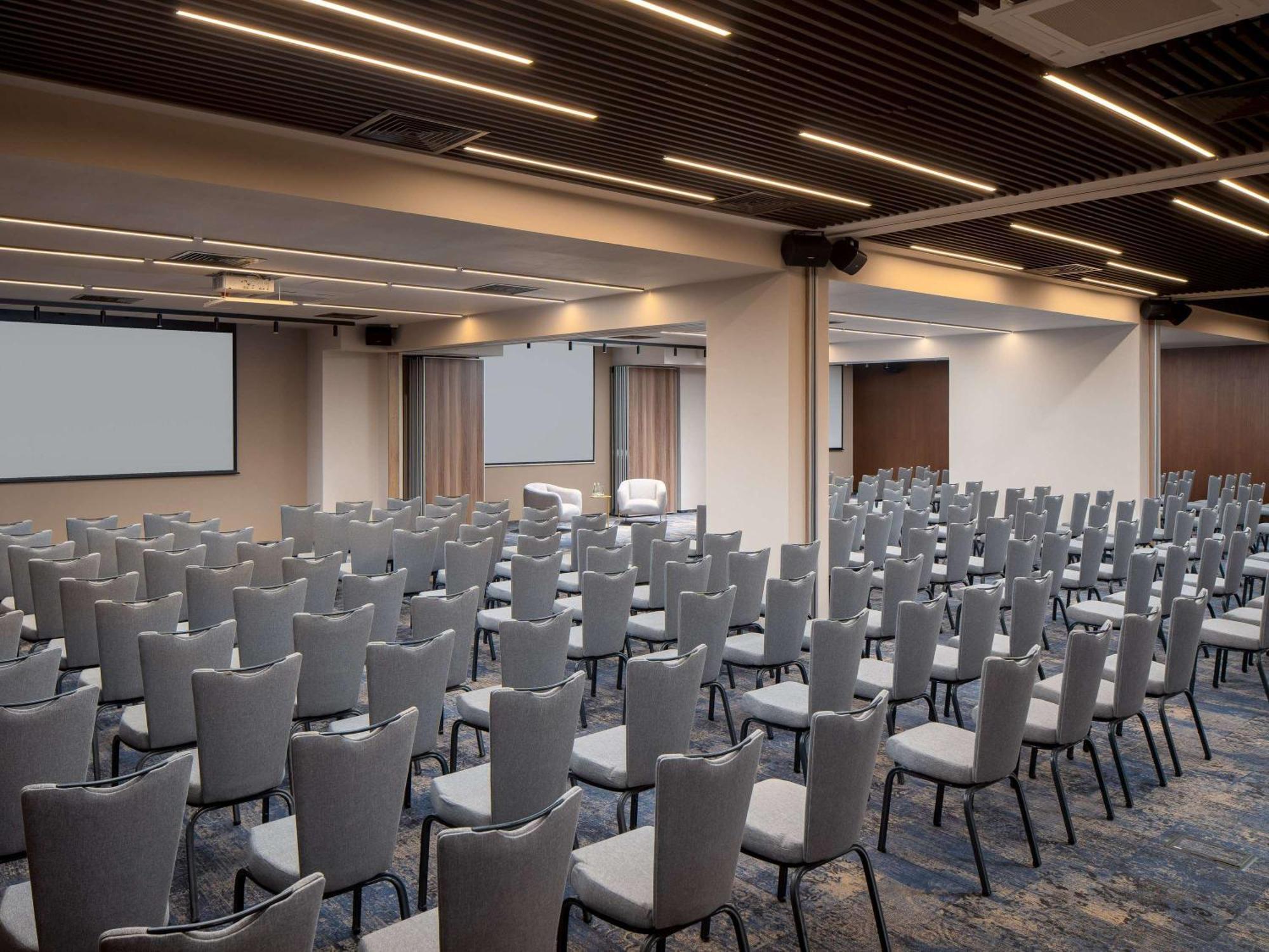 Mercure Conacul Cozieni 布加勒斯特 外观 照片
