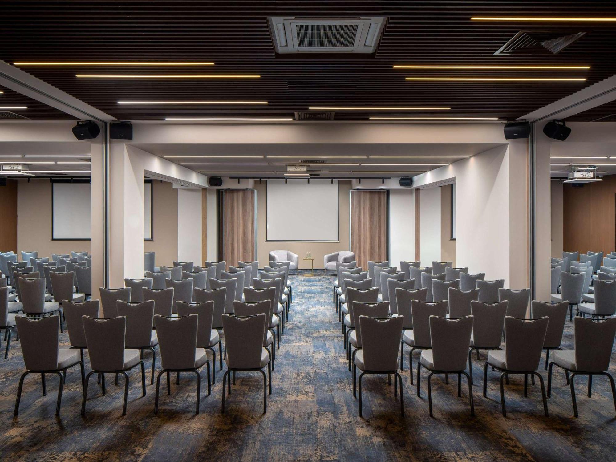 Mercure Conacul Cozieni 布加勒斯特 外观 照片